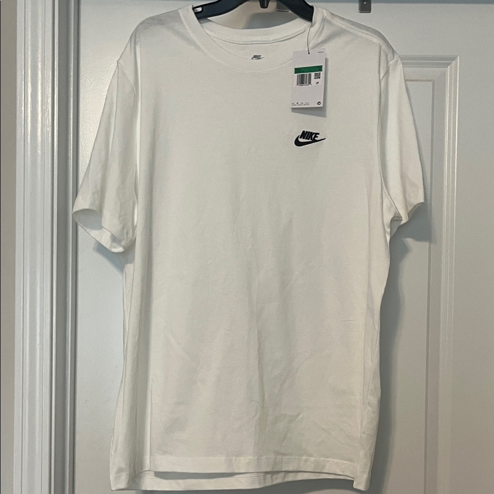 Nike Men's Classic White Tee